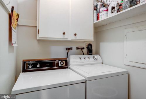 33 Valleybrook Dr, Lancaster PA  17601-4612 exterior