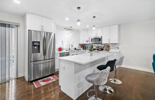831 Rose Ln, Matteson, IL 60443-1934