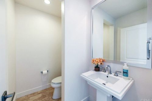 73 Gainsboro, Irvine CA  92620-2187 exterior