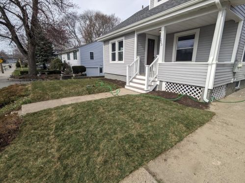 203 River Rd, Lincoln, RI 02865-2323