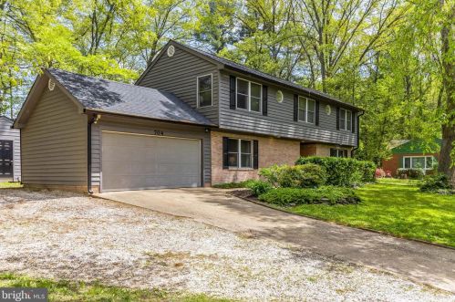 704 Laurel Ln, Severna Park, MD 21146-2214
