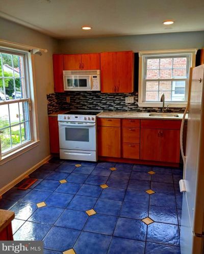 8069 Powderbrook Ln, Springfield VA  22153-2927 exterior