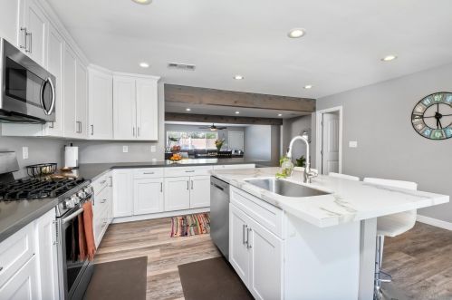 2828 Louise St, Oceanside, CA 92056-4246