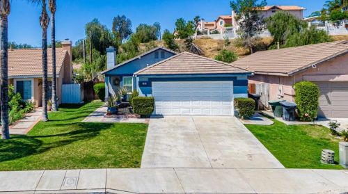 785 Award Dr, Colton, CA 92324-2674
