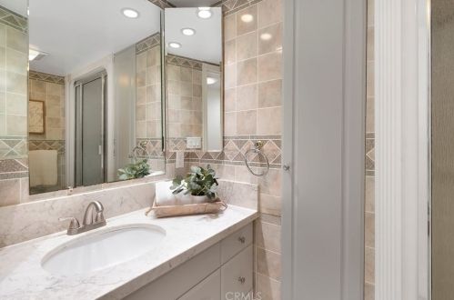 1527 Palais Rd, Anaheim CA  92802-2104 exterior