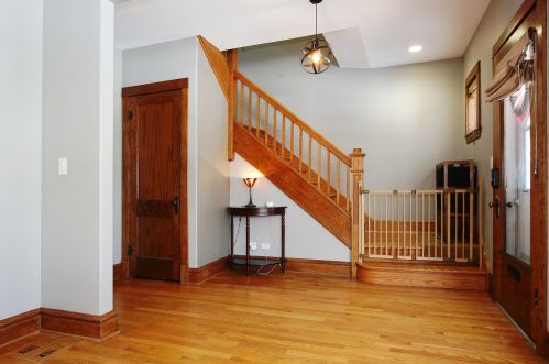 3728 Lawndale Ave, Chicago, IL 60618-4113