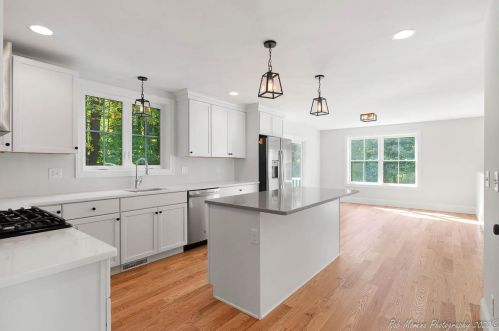 8 Foreman Ln, Pelham, NH 03076-2905