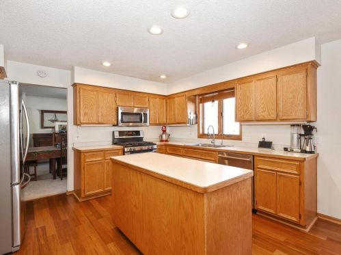 1539 Blackhawk Lk Dr, Saint Paul MN  55122-1258 exterior