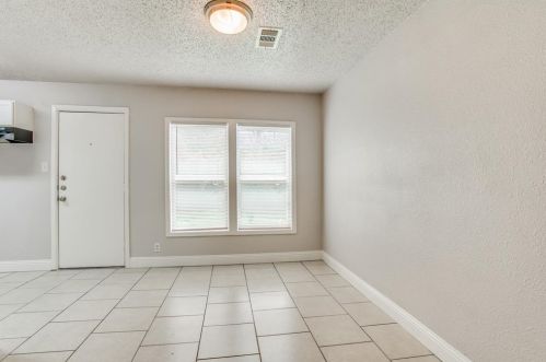 3001 Pate Dr, Fort Worth, TX 76105-5041