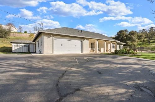3599 Laurent Dr, Valley Springs, CA 95252-9611