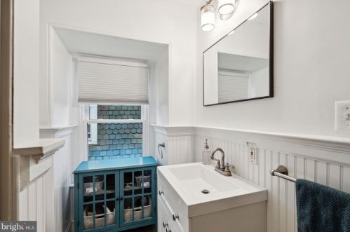 25 Gravers Ln, Philadelphia PA 19118-0041 exterior