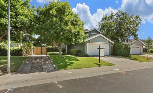 9238 Thoroughbred Way, Elk Grove, CA 95624-2108