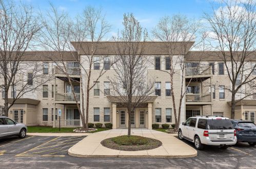 34451 Old Walnut Cir, Gurnee, IL 60031-4234