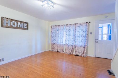 26 Hamilton St, Bloomingdale, NJ 07403-1731