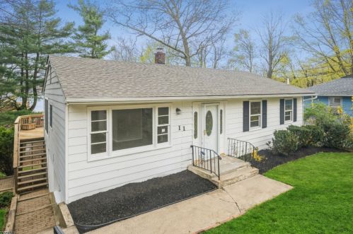 11 Starboard Rd, Hopatcong, NJ 07843-1428