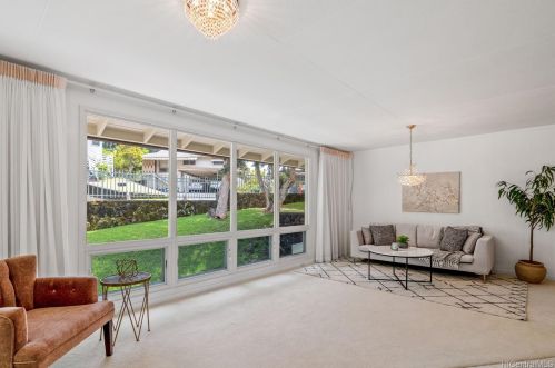 275 Polohiwa Pl, Honolulu, HI 96817-1169
