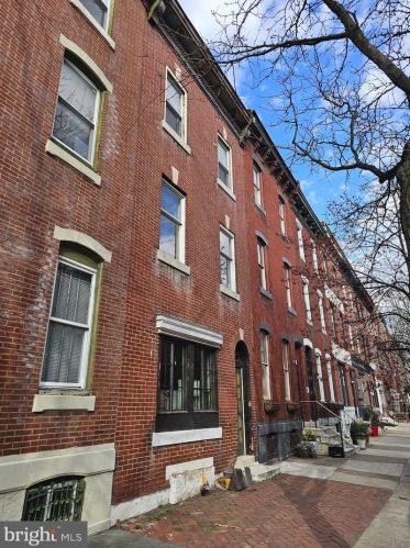 2045 Christian St, Philadelphia, PA 19146-1338