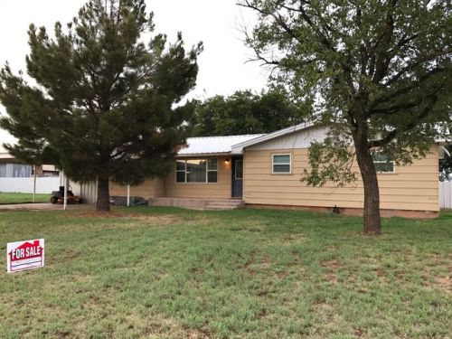 412 Walton St, Longworth, TX 79543-2184