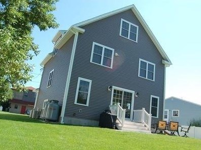 50 Seascape Ave, Middletown, RI 02842-5853
