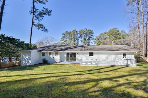 5830 Hilderbrand Dr, Atlanta GA  30328-5150 exterior