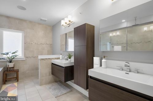 419 Green St, Philadelphia PA  19123-2810 exterior
