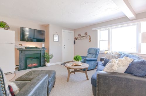136 Weirs Rd, Laconia, NH 03249-6308