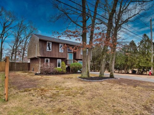 138 Spring Grove Ave, Warwick, RI 02889-8722