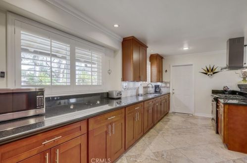 305 Kenmore St, Anaheim CA  92804-2114 exterior