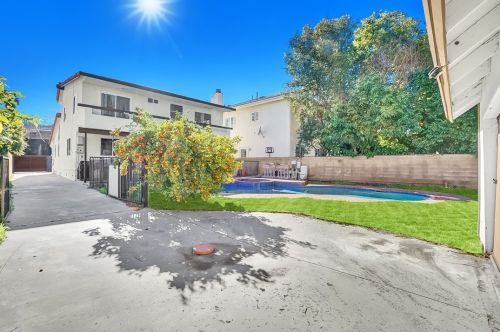 15751 Morrison St, Van Nuys CA  91436-1543 exterior
