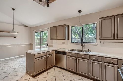 6700 Corpus Christi Dr, Austin TX  78729-7569 exterior