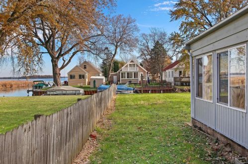 37951 Lake Vista Ter, Spring Grove, IL 60081-9309
