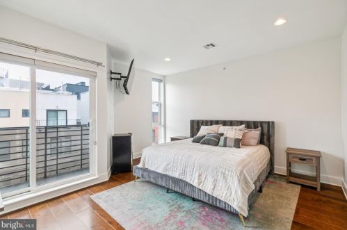 1324 Howard St, Philadelphia PA 19122-2445 exterior