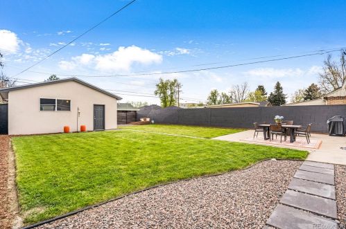 2800 Poplar St, Denver CO  80207-2945 exterior