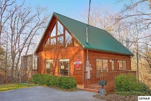 2147 View Dr, Pigeon Forge, TN 37876-4941