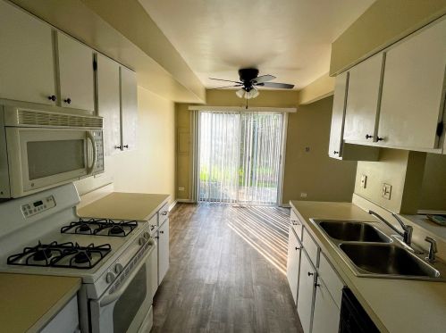 222 Teak Ln, Streamwood, IL 60107-2260