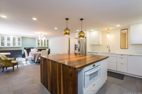 13 Bayberry Ln, Norwalk CT  06851-1601 exterior