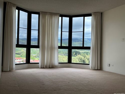 5070 Likini St, Honolulu HI 96818-2371 exterior