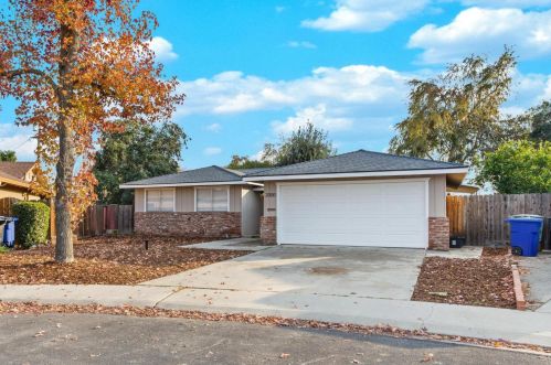 2000 La Jolla Ct, Modesto, CA 95350-3633