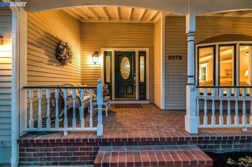 3076 Crestablanca Dr, Pleasanton, CA 94566-6311