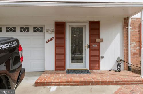 6717 Holford Ln, Springfield VA  22152-2935 exterior