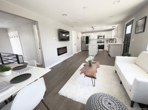 1937 Monroe St, Denver, CO 80210-3733