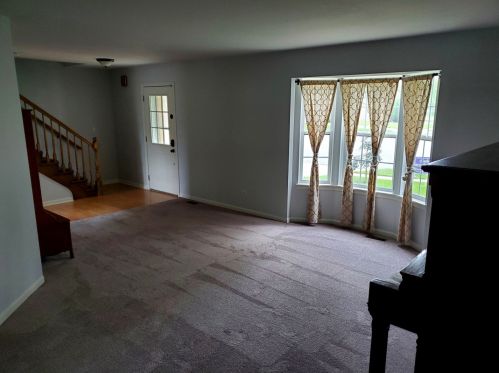 1146 Newburg Ct, Carol Stream, IL 60188-4338