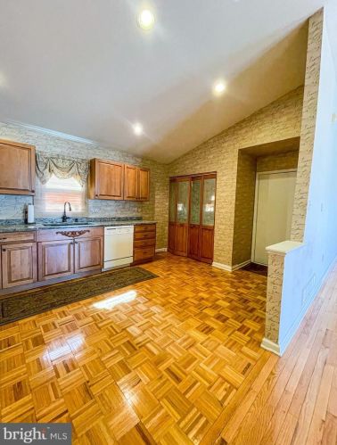 2245 52 St, Philadelphia PA 19131-2312 exterior