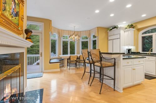 9301 Falling Waters Dr, Willowbrook IL  60527-0718 exterior