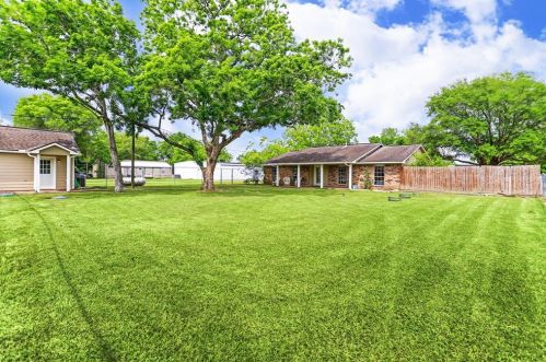 3939 Allen Rd, Pearland, TX 77584-6009