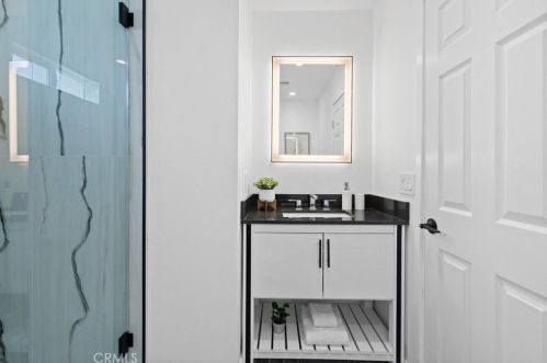 300 Brookhurst St, Anaheim CA  92801-5608 exterior