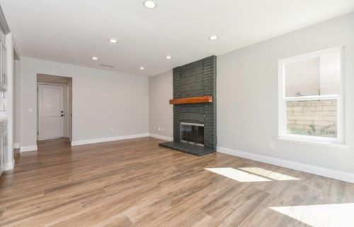 8 Henry, Irvine CA  92620-3256 exterior