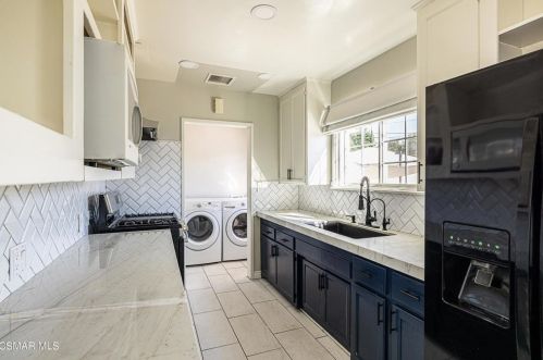 7662 Paso Robles Ave, Van Nuys CA  91406-2141 exterior