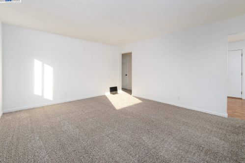 582 Paradise Blvd, Hayward, CA 94541-1456