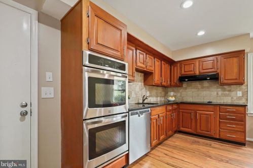 4330 Roberts Ave, Annandale, VA 22003-3508